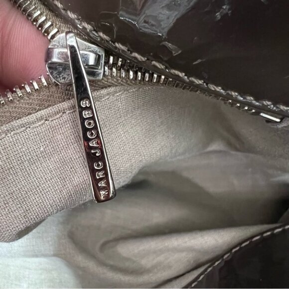 Marc Jacobs Khaki Patent Leather Purse Hobo Bag - Picture 13 of 16